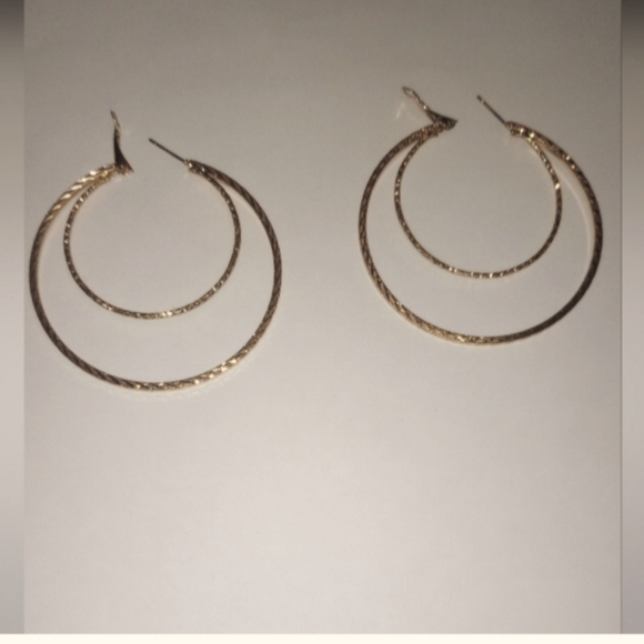 Textured hoop earrings - Picture 3 of 3